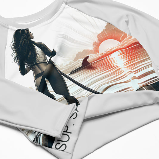 SUP. SAND. SUNSETS. - recyceltes Langarm Crop Top