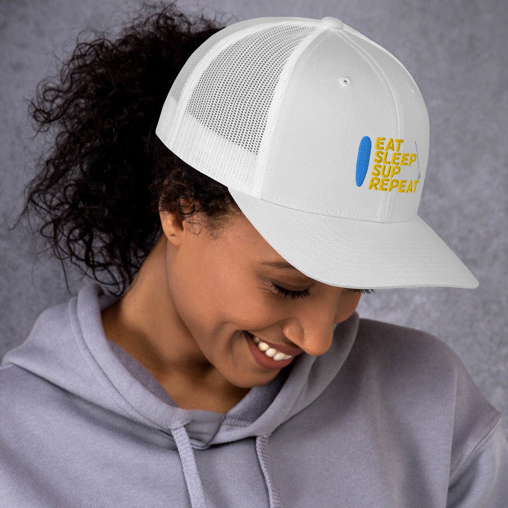 Eat Sleep SUP Repeat Trucker-Cap mit gesticktem Design