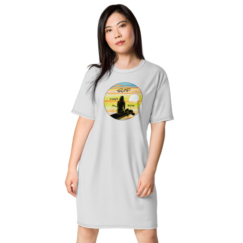 SUP-A Way To Bee Free T-Shirt Kleid